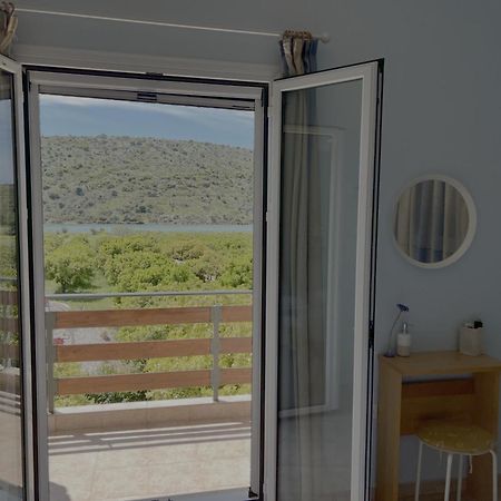 Ktima Klimentini Lägenhet Vivári Exteriör bild